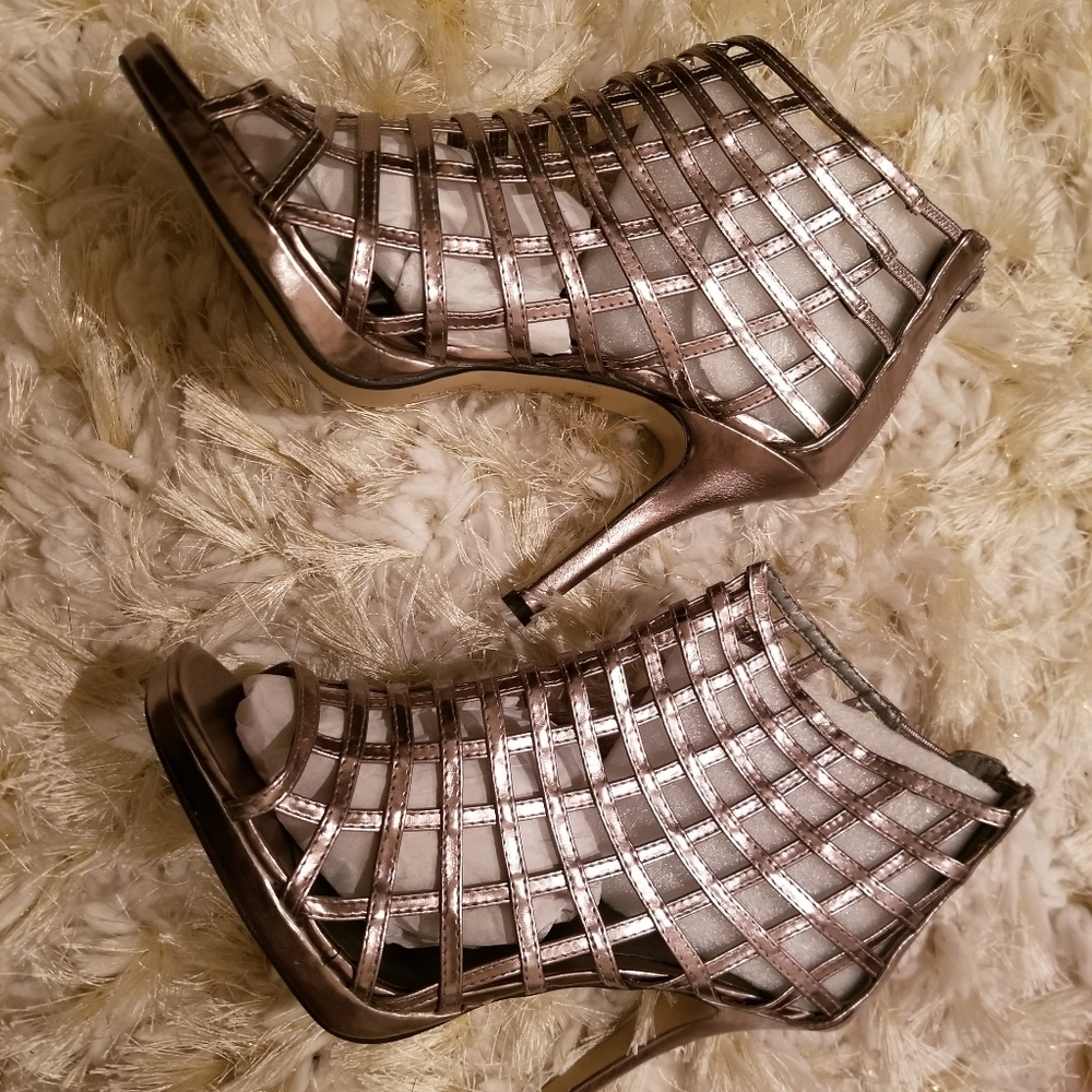Shoes - Picture 4 of 6